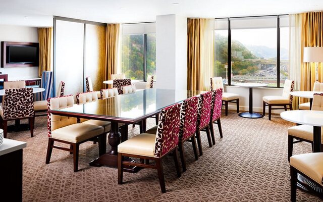 Sheraton Pittsburgh Hotel at Station Square