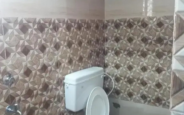 Shine Inn 2 by OYO Rooms