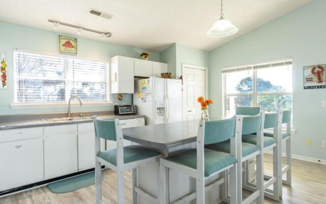 See Otter by Oak Island Accommodations