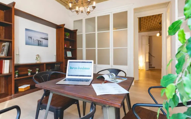 Bravissimo Plaça del Vi, Authentic Historic Apartment
