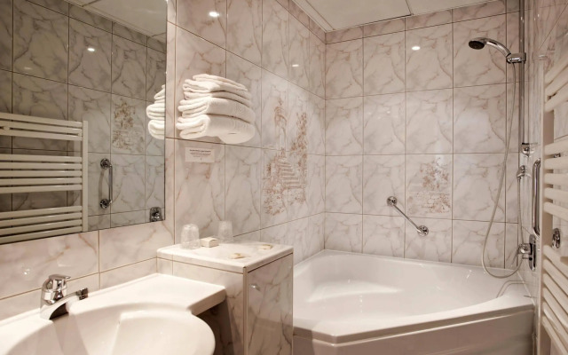 Logis Hôtel & Restaurant Arcombelle