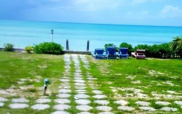 Ingraham's Beach Inn