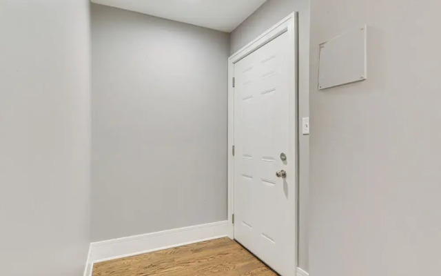 5 Mi to Dtwn: Ukrainian Village Apartment!