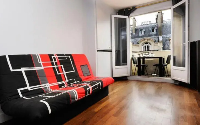 Studio charmant avec balcon et vue sur Tour Eiffel