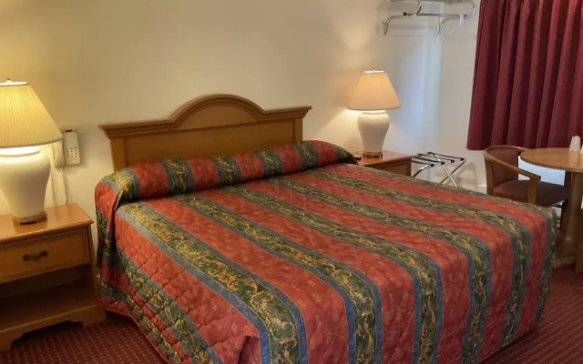 Front Street Inn