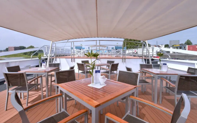 Hotelships Holland - HS Leonora - Messe