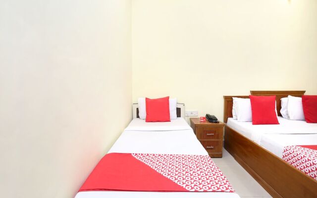 OYO 15667 Hotel Anand