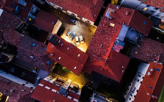 Spazio 77 - the House of Travelers