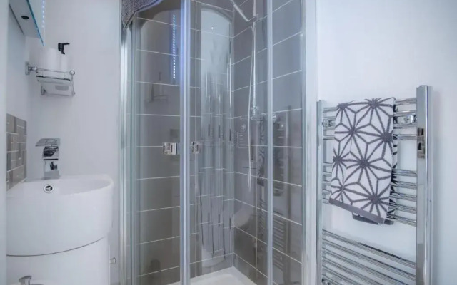 Skylark - 2 Bedroom Apartment - Tenby