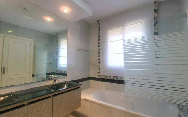 1077 beach villa el paraiso