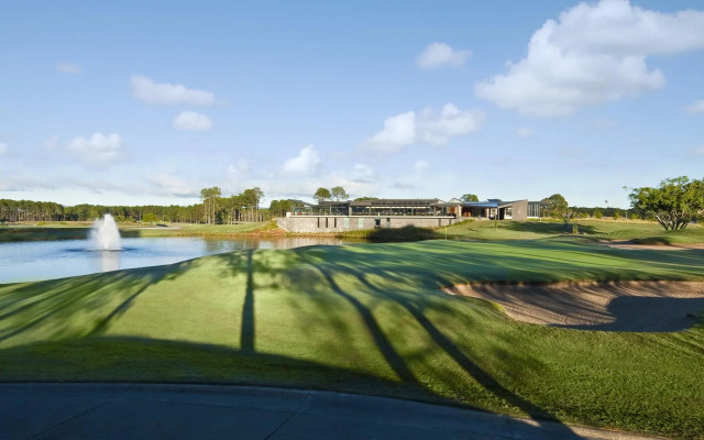 Hamptons ,  Sanctuary Cove