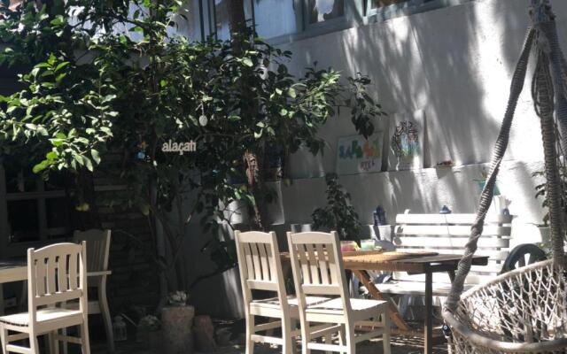 Alacati Sardunya Hotel