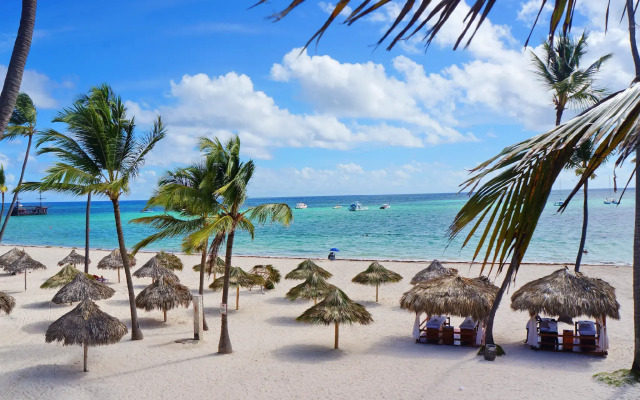 Los Corales Villas & Apartments
