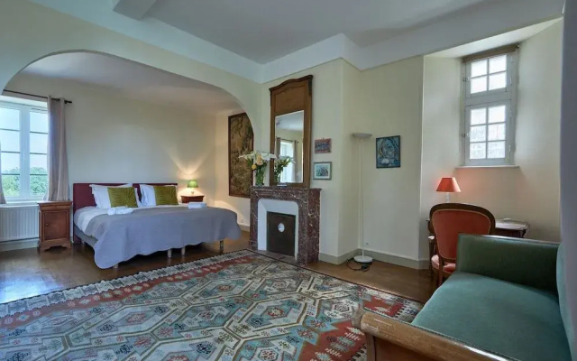Manoir De Lormel