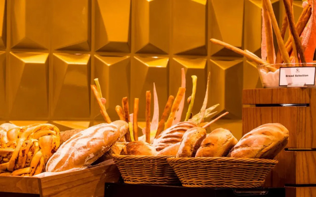 Carnelian By Glory Bower Hotel