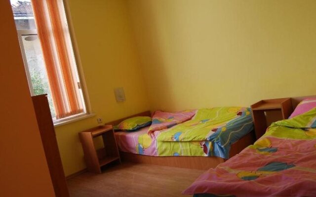 Elysia Hostel - The Blessed Home