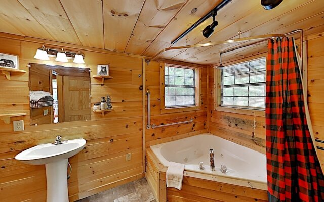 New Listing! Epic W/ Game Room & Hot Tub 2 Bedroom Cabin