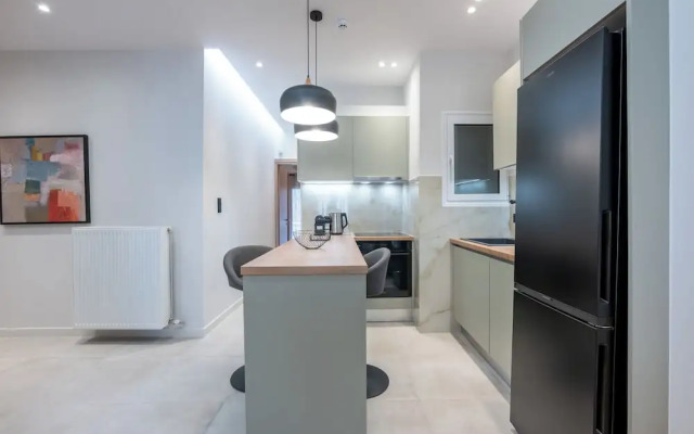 Stylish 2BR flat near hospital & metro