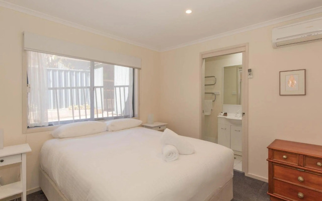 Acacia 4 2 Kirwan Close