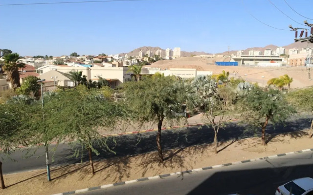 Stunning 3BR Apt - Prime Location - Yalarent