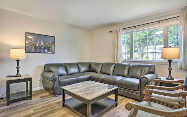 Ideally Located Glen Cove Apartment!