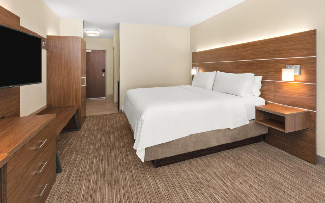 Holiday Inn Express & Suites Willows by IHG