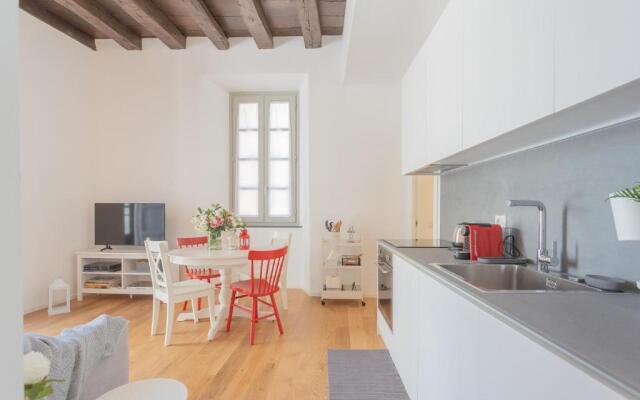 Independence Apartment With Balcony by Rent all Como