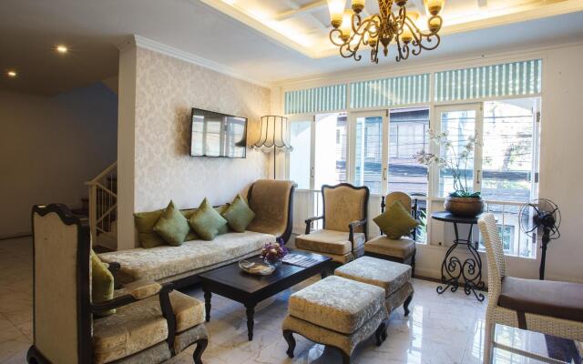 B2 Riverside Colonial Hotel