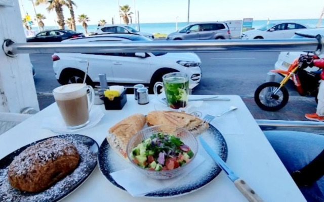 16 דירה מול הים ובריכה