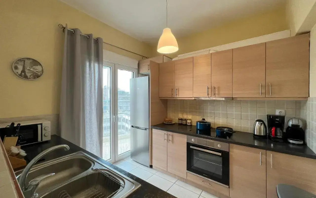Chiou Spacious 90sqm apt in Athens