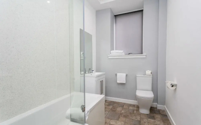 Cunningham Residence- Donnini Apartments
