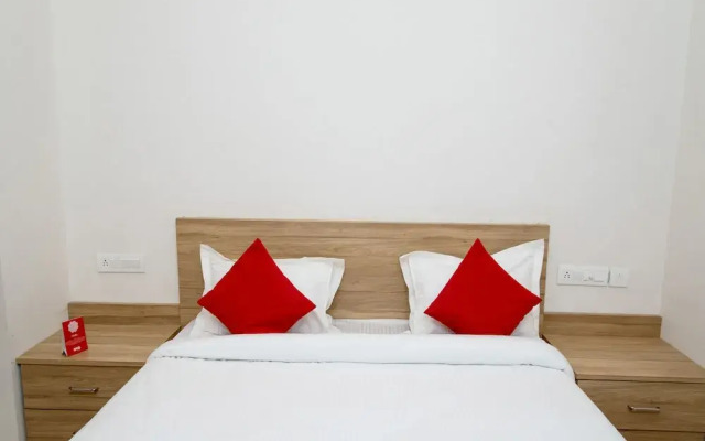 OYO 14110 Home Modern Stay Airport Road