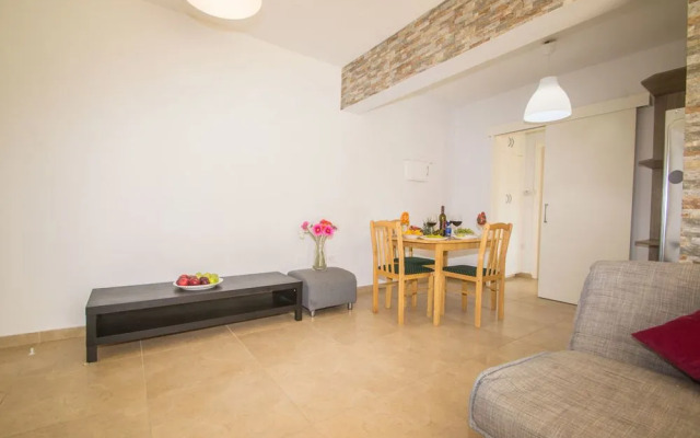 Sunshine Apts Free Internet No 3