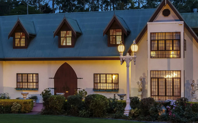 Mt Tamborine Stonehaven Boutique Hotel