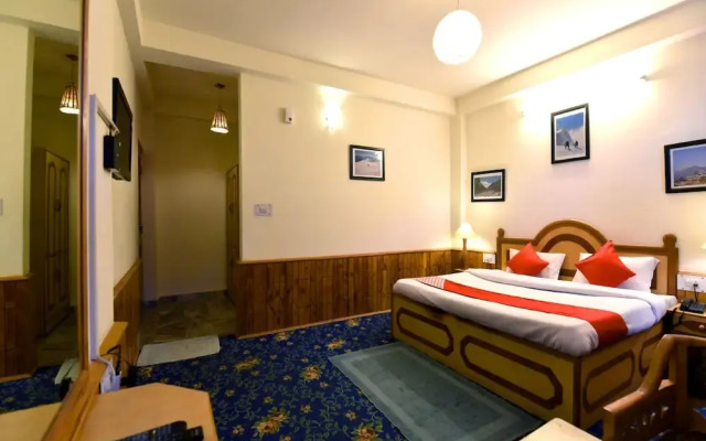 OYO 12735 The Manali Lodge