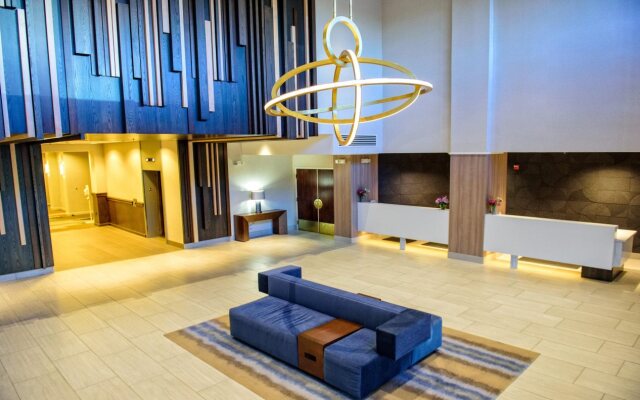 Crowne Plaza Dulles Airport by IHG