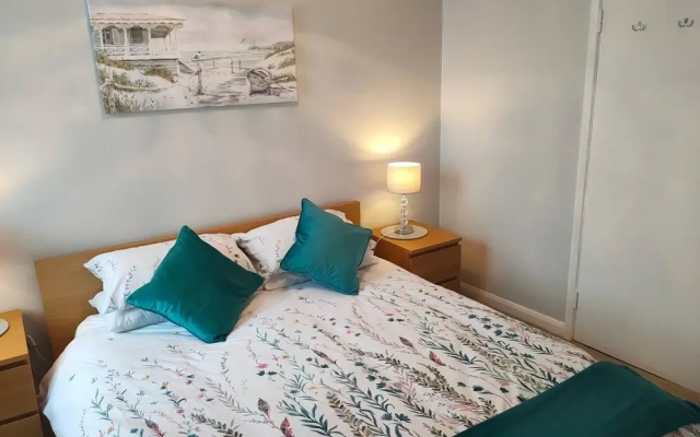 Sunrise View - Beachfront Apartment, Weymouth