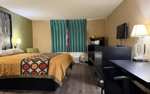 Super 8 by Wyndham Mendota I-39