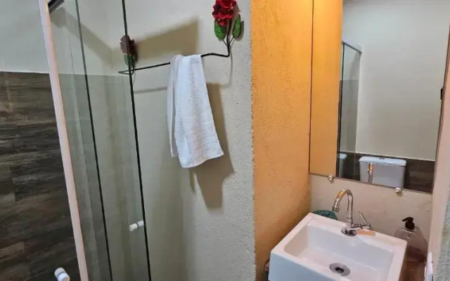 Quarto 100m da praia Pereque