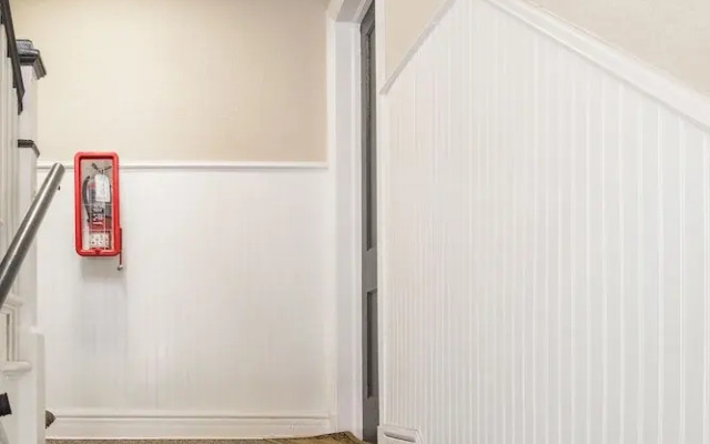 SoHo 2 BR with Parking and WiFi by Frontdesk
