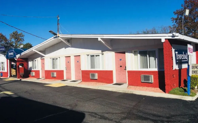 Travelodge by Wyndham Bay Shore Long Island