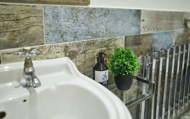 Host Stay Pearl Apartment