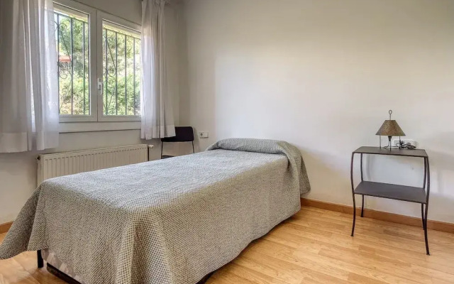 Pretty Apartment With Balcony