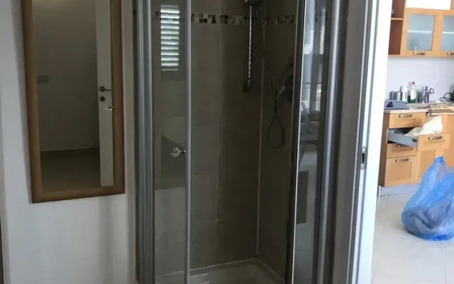 2 Bedroom Apartment with Hot Tub Facing Bograshov Beach