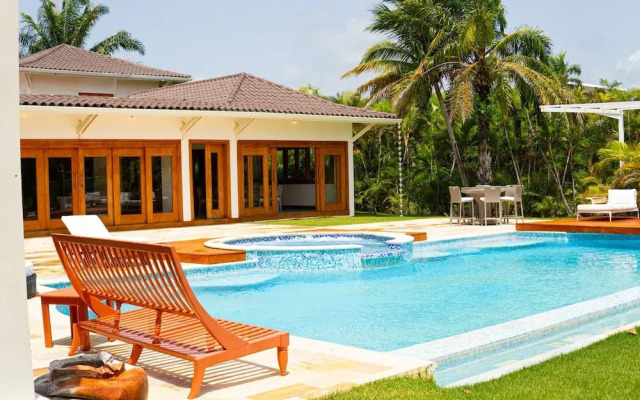 Majestic 5BR Villa w Maid Jacuzzi in Cap Cana
