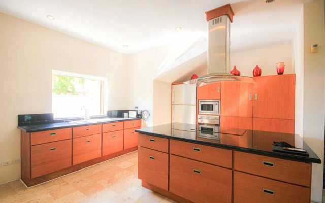 5 BR Pool Villa Close to Beach  CV5