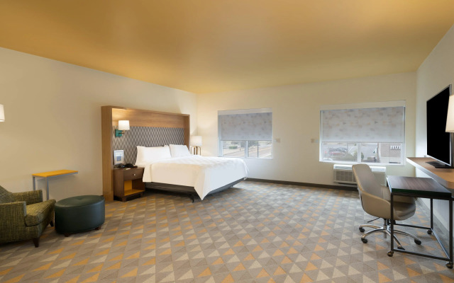Holiday Inn & Suites Memphis Southeast-Germantown by IHG