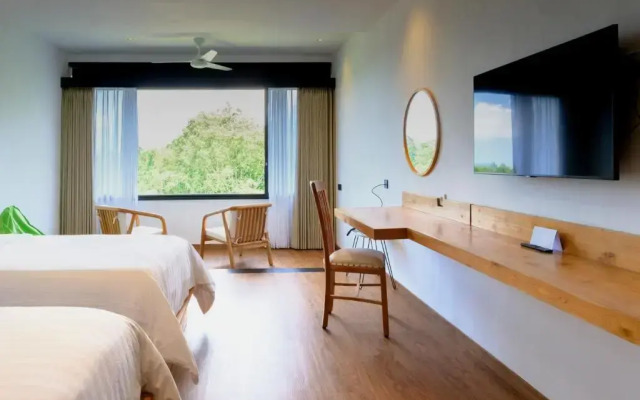 Giriwood Hotel & Villa