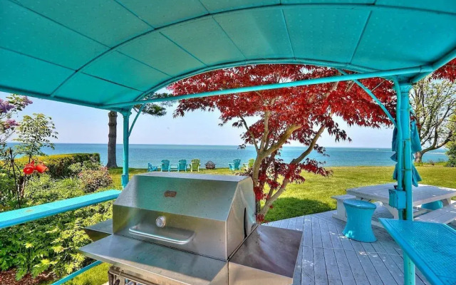 Niagara Lakefront Charm
