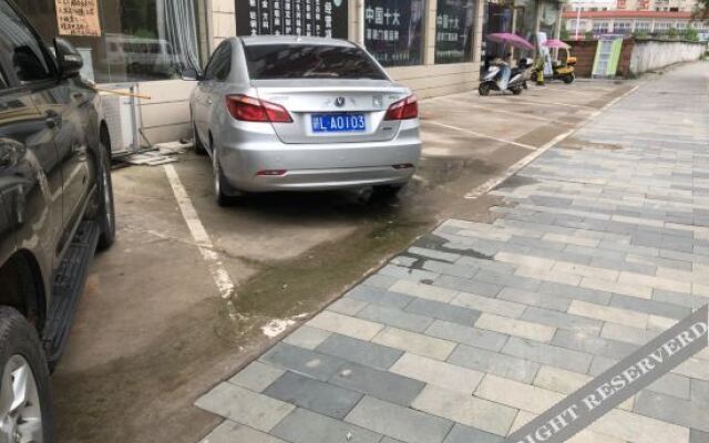 Junyi Chain Hotel (Yujiang Railway Station)